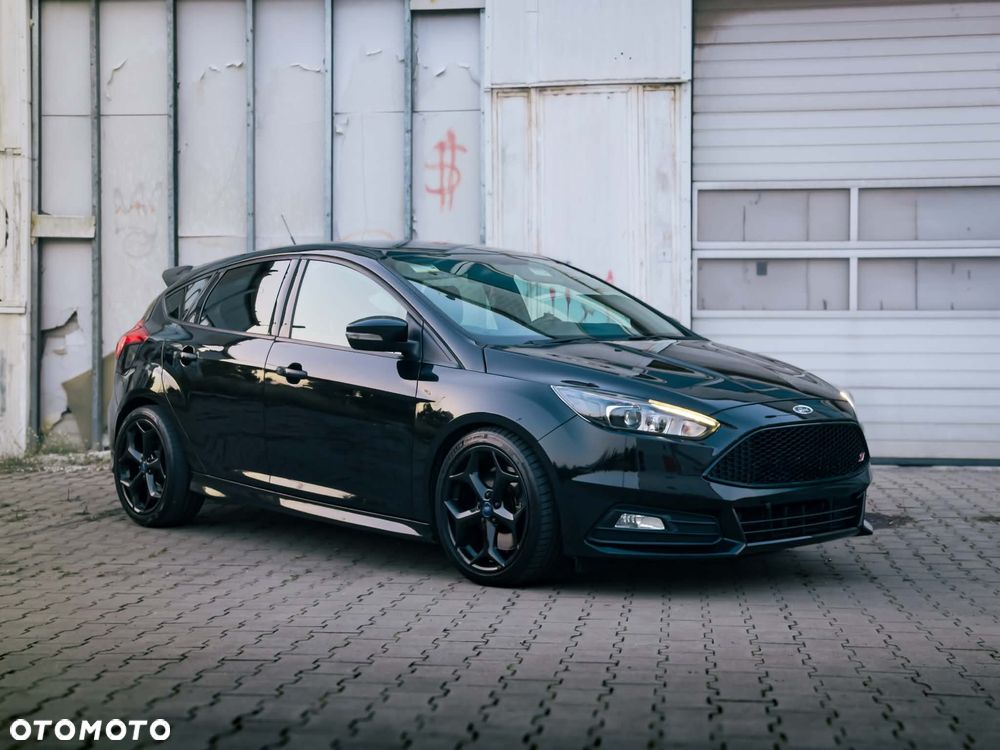 Ford Focus 2.0 EcoBoost ST mit Leder-Sport-Paket - 1