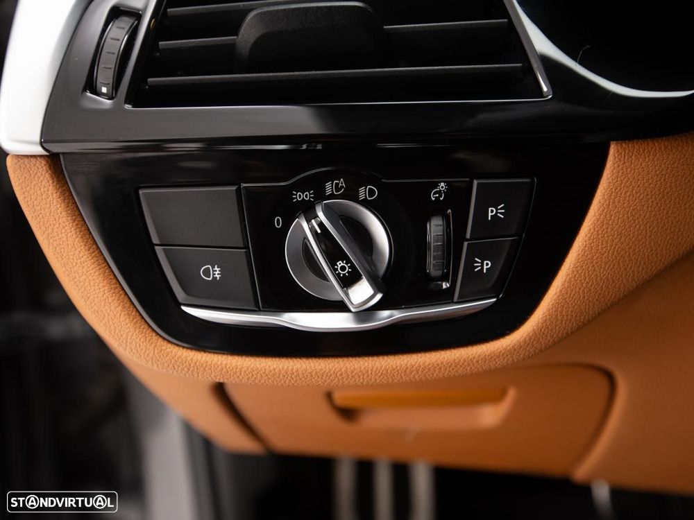 BMW 530 e Pack Desportivo M - 17