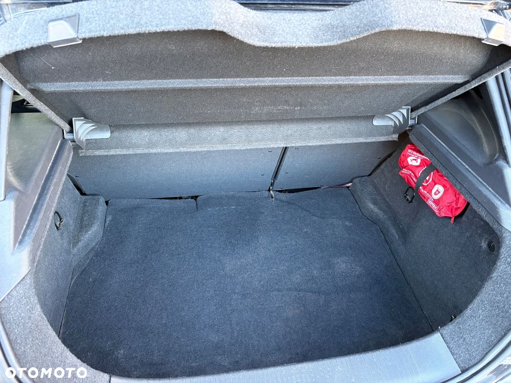 Opel Astra III GTC 1.6 T Cosmo - 13