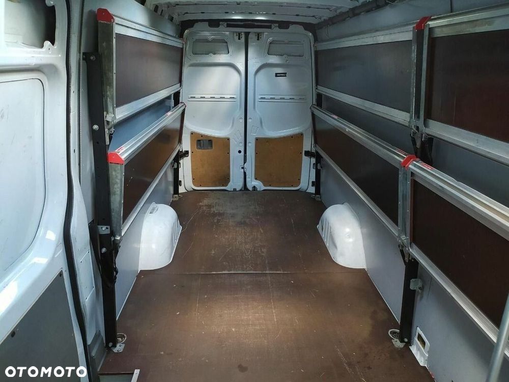 Mercedes-Benz Sprinter L4H2 - 24