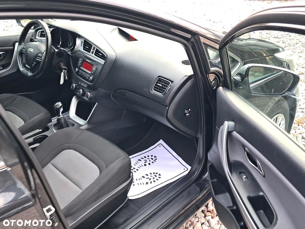 Kia Ceed 1.6 GDI Dream Team Edition - 18