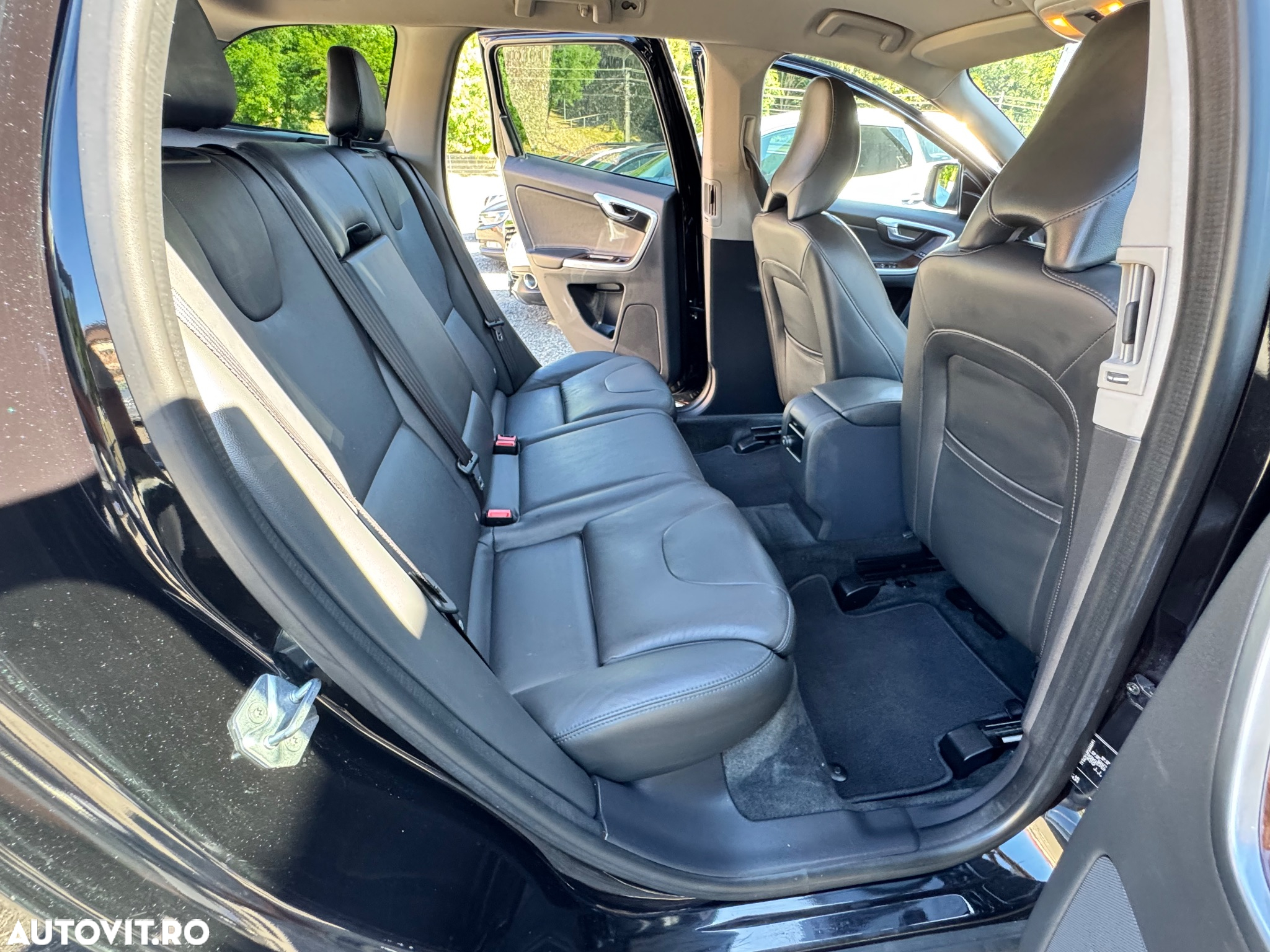 Volvo XC 60 D5 AWD Geartronic Summum - 33