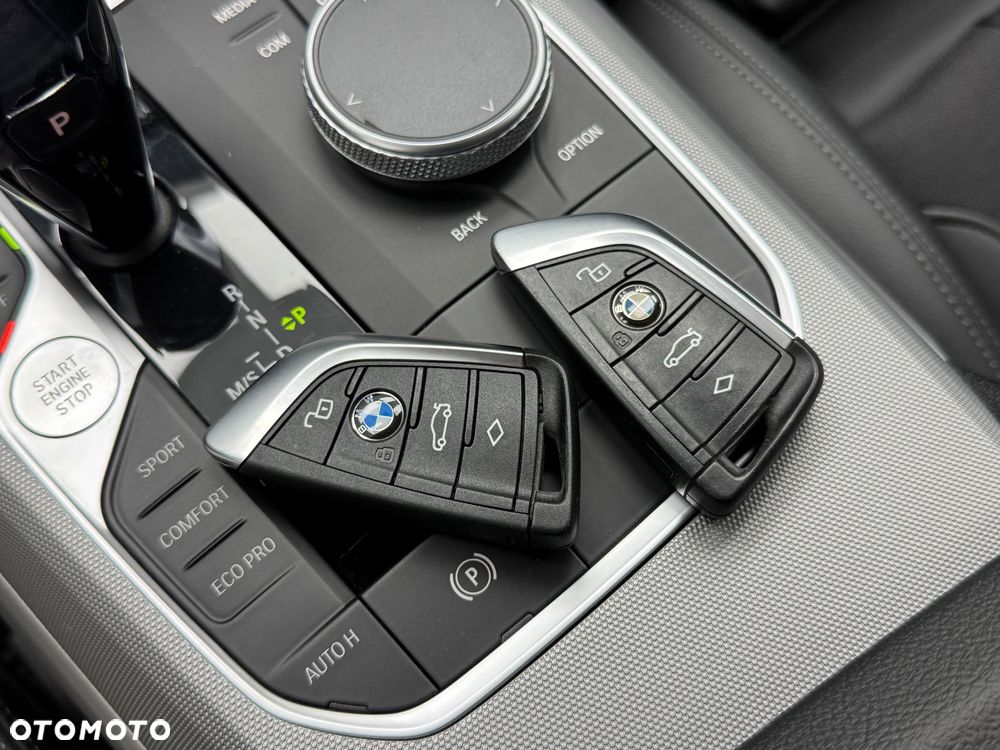 BMW Seria 3 318d Touring Advantage - 34