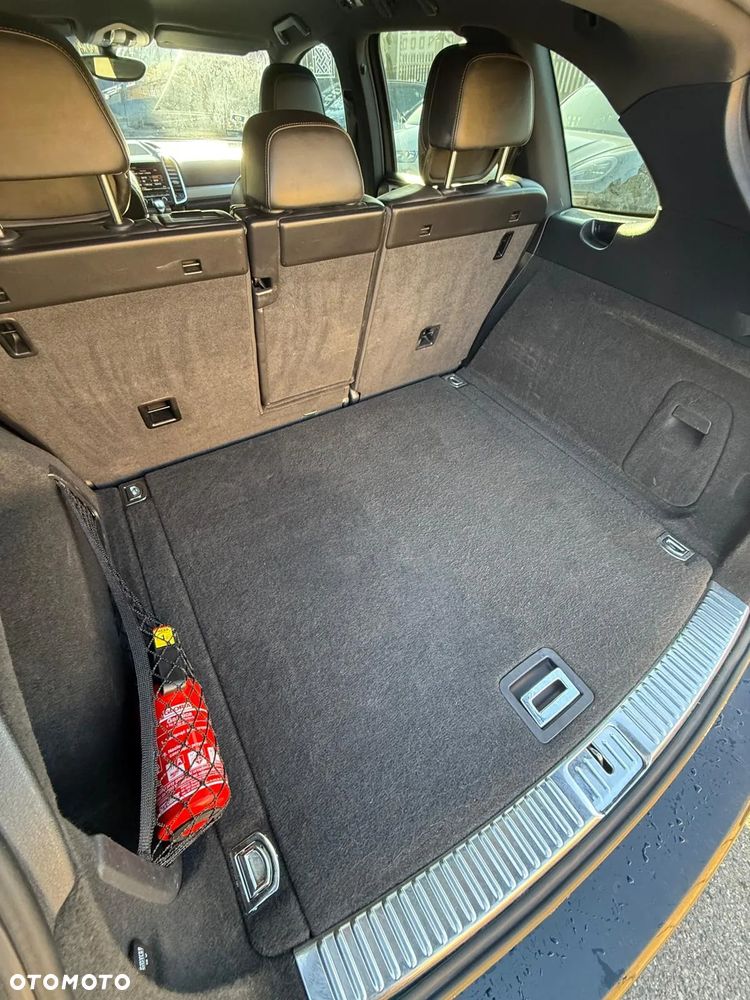 Porsche Cayenne - 21