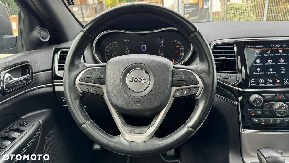 Jeep Grand Cherokee - 32