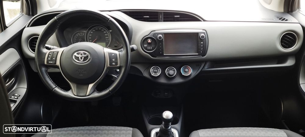 Toyota Yaris 1.33 VVT-i Comfort+P.Style - 11