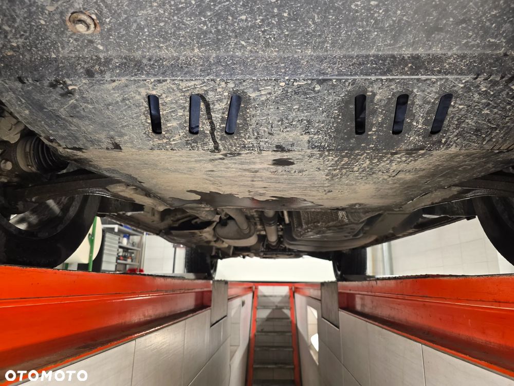 Volkswagen Caravelle L1 4Motion - 36