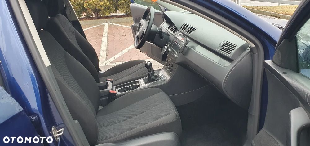 Volkswagen Passat - 12