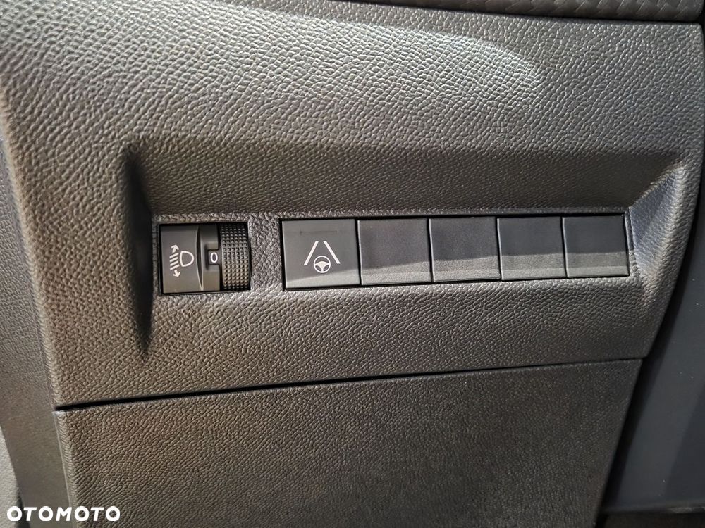 Peugeot 2008 PureTech 130 Allure S&S EAT8 - 20