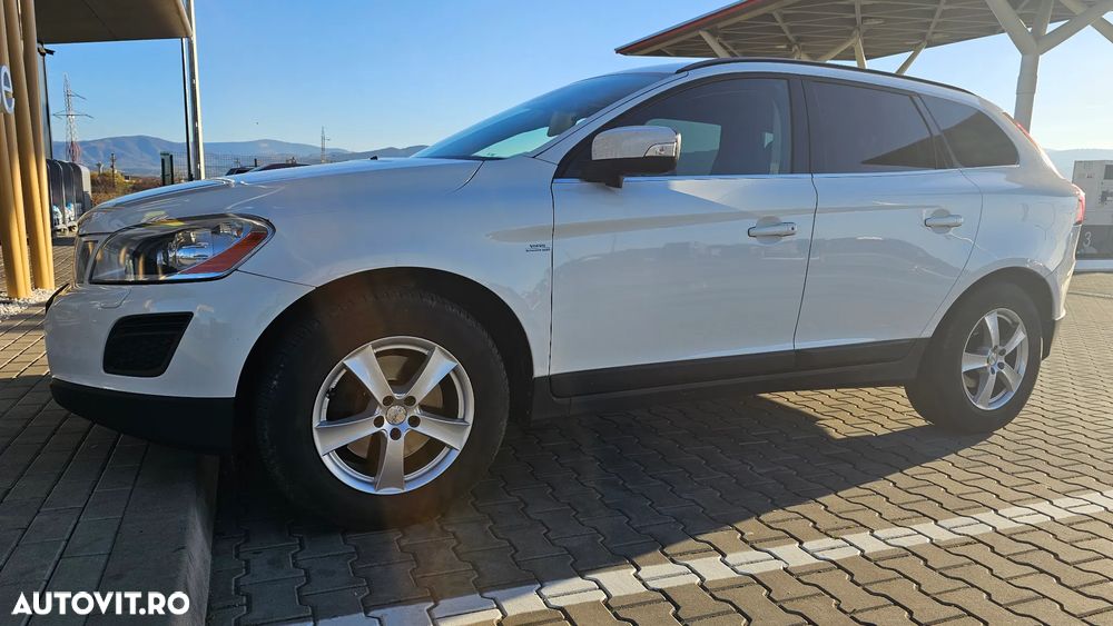 Volvo XC 60 D5 AWD Geartronic Momentum - 1