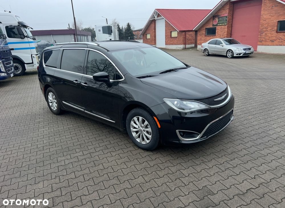 Chrysler Pacifica - 2