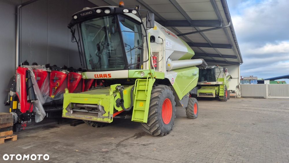 Claas Tucano 320 - 1