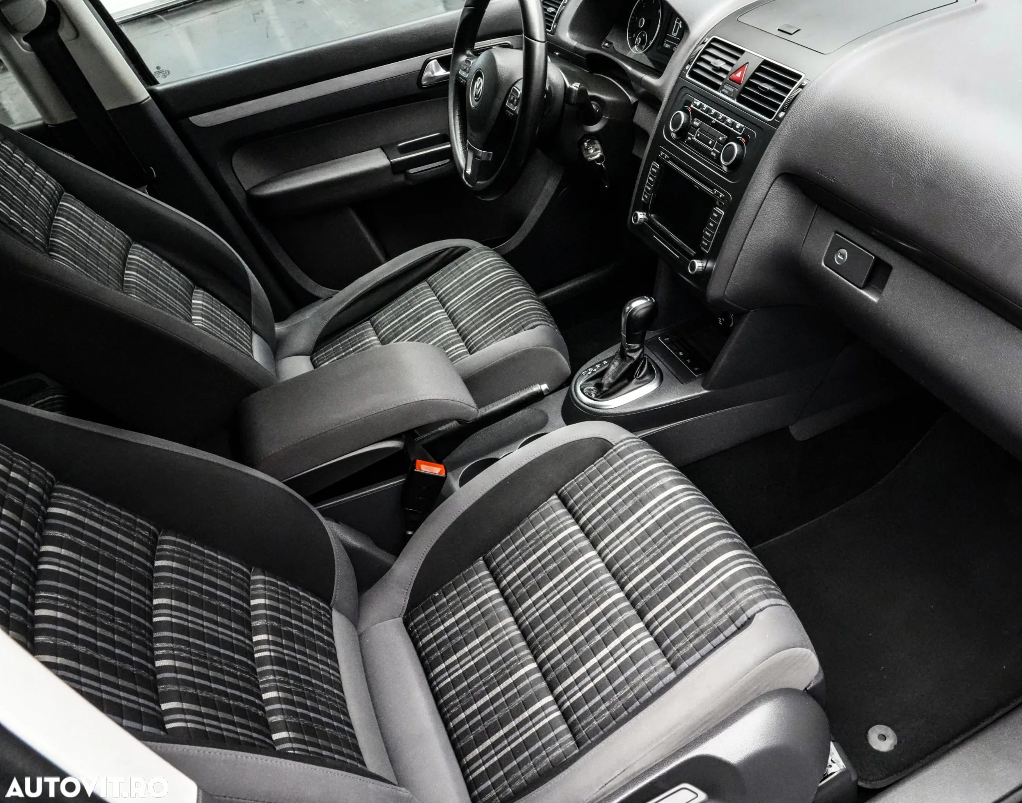 Volkswagen Touran Cross 2.0 TDI DSG - 12