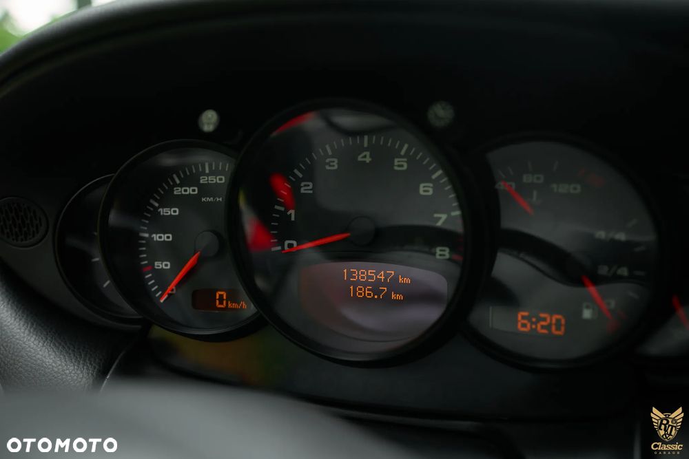 Porsche 911 Carrera - 30