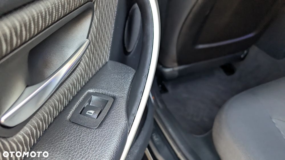 BMW Seria 3 320d DPF Blue Performance Edition Fleet - 17