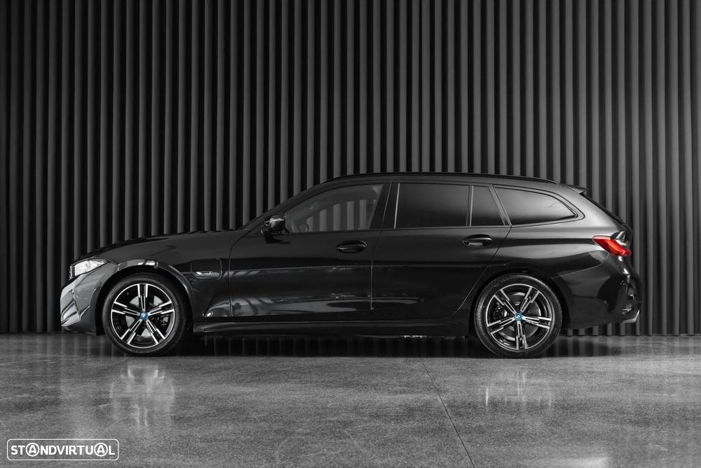BMW 320 2022 photo 2
