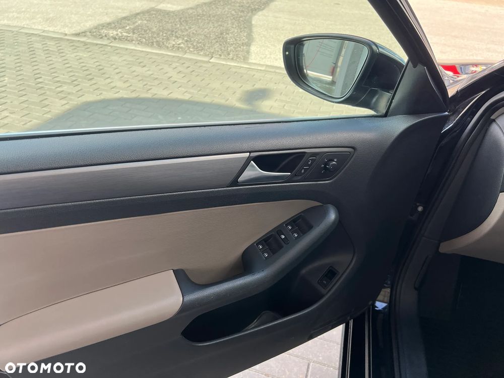 Volkswagen Jetta 1.6 TDI Comfortline - 16