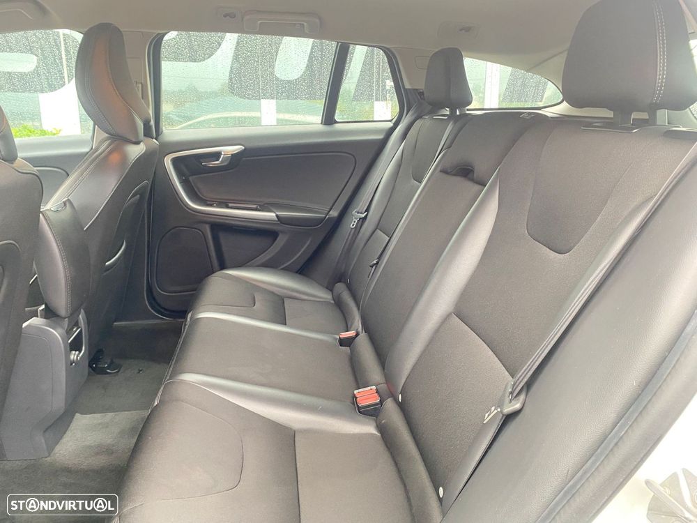 Volvo V60 Cross Country 2.0 D4 Momentum Geartronic - 10