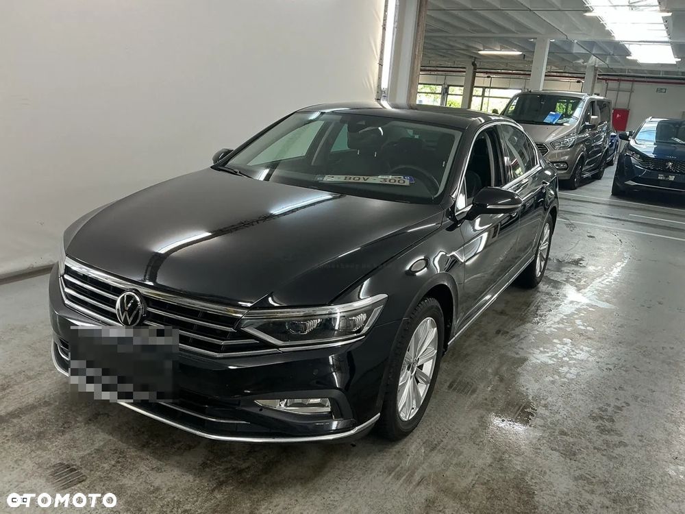 Volkswagen Passat - 1