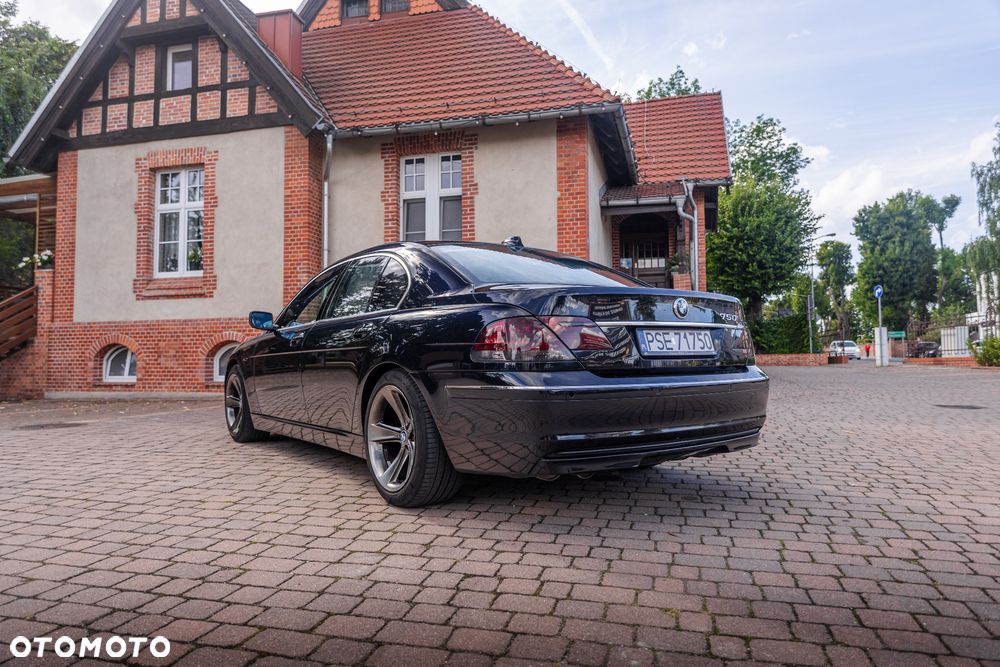 BMW Seria 7 750i - 5