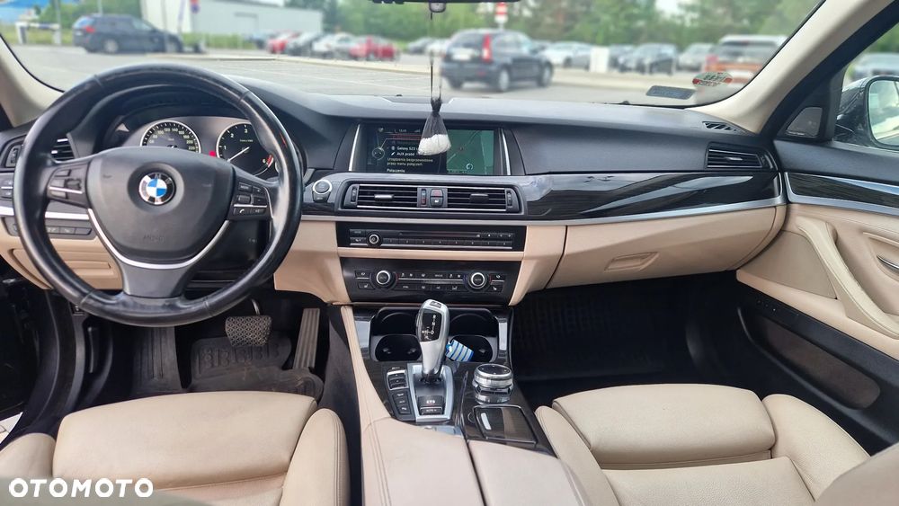BMW Seria 5 530d xDrive Luxury Line - 7