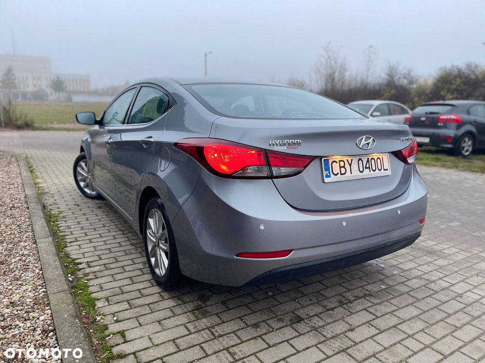 Hyundai Elantra - 3