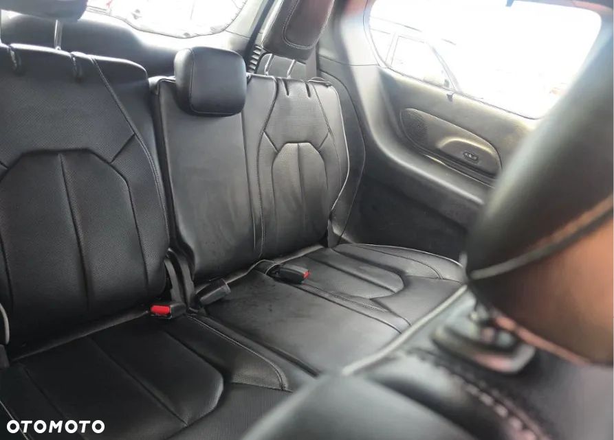 Chrysler Pacifica - 10