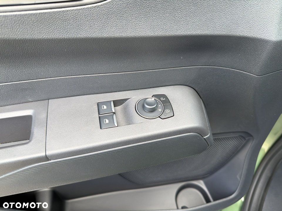 Ford Transit Courier - 29