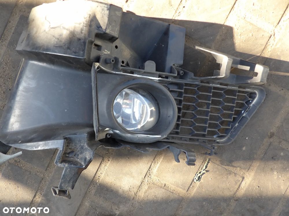BMW - F30,F31 - LEWY PRZÓD - ŚLIZG , STELAŻ  , MOCOWANIE , KRATKA , HALOGEN - M PAKIET - 8054163 - 1