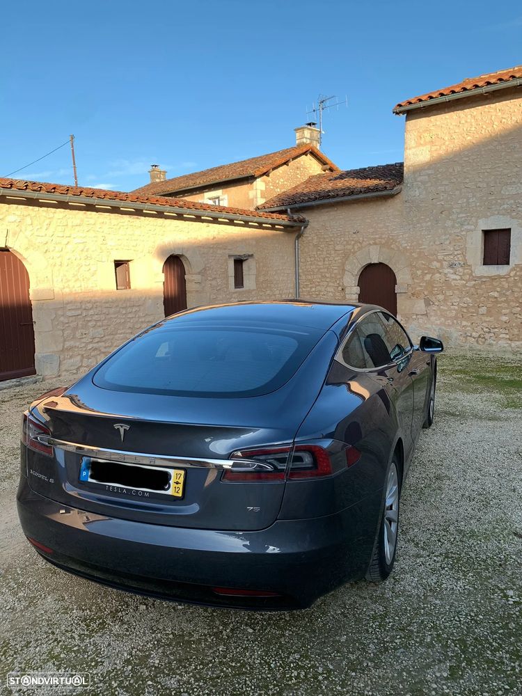 Tesla Model S - 2