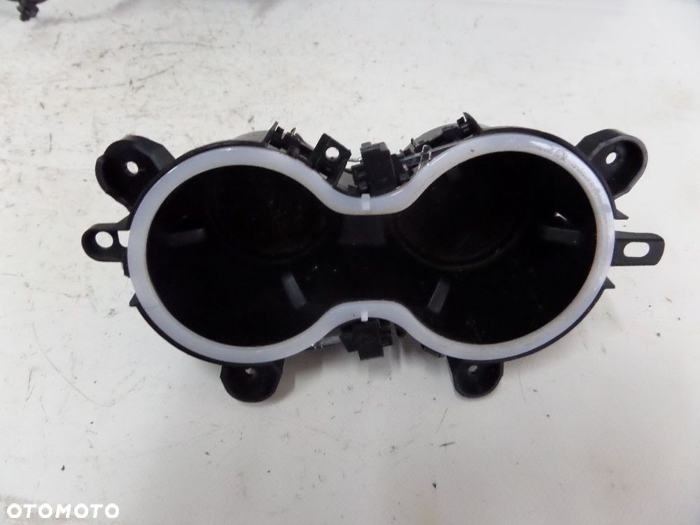 JEEP GRAND CHEROKEE WK2 SCHOWEK TUNELU NA KUBKI - 5