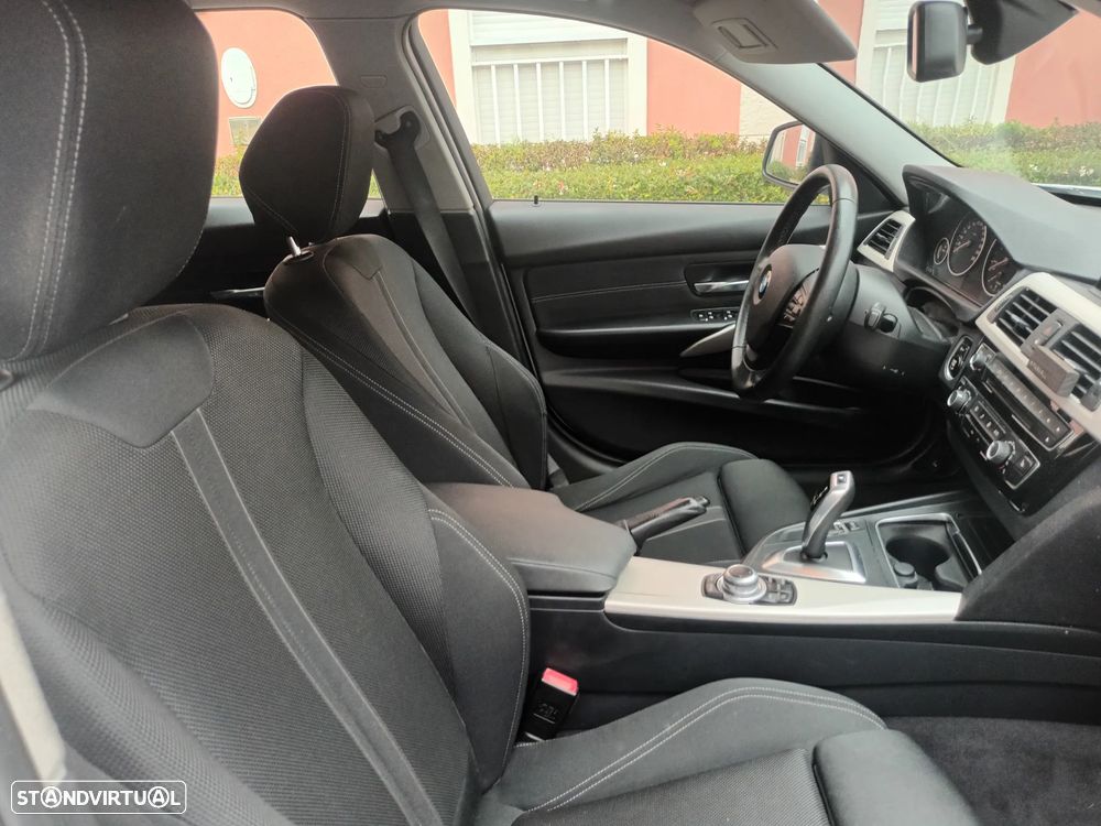 BMW 320 d Touring Advantage Auto - 13