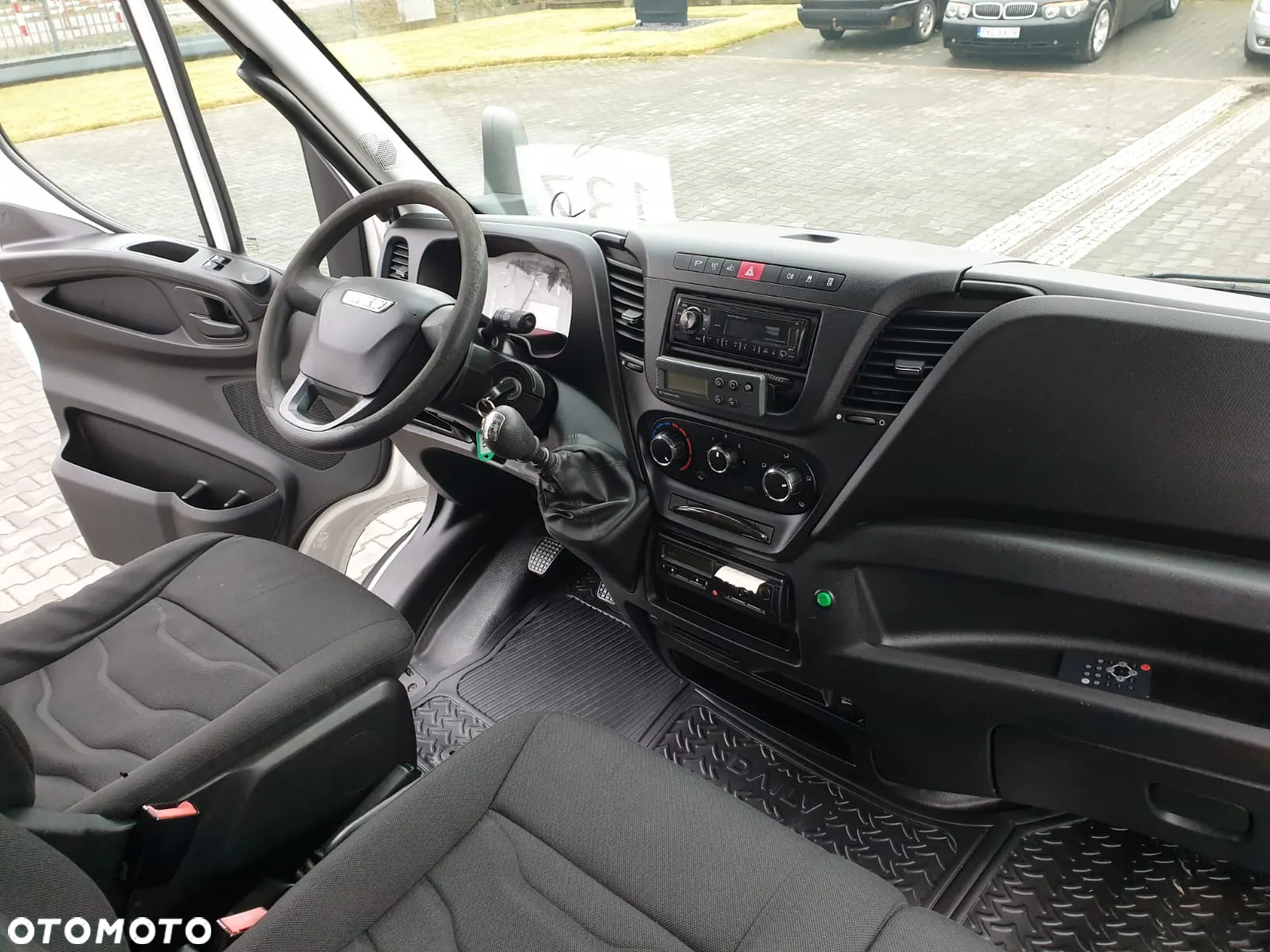 Iveco DAILY 60C15 CHŁODNIA+WINDA+DRZWI BOCZNE I TYLNE MROŹNIA IZOTERMA - 25