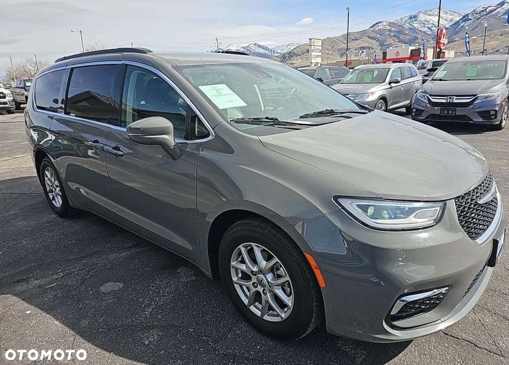 Chrysler Pacifica - 4