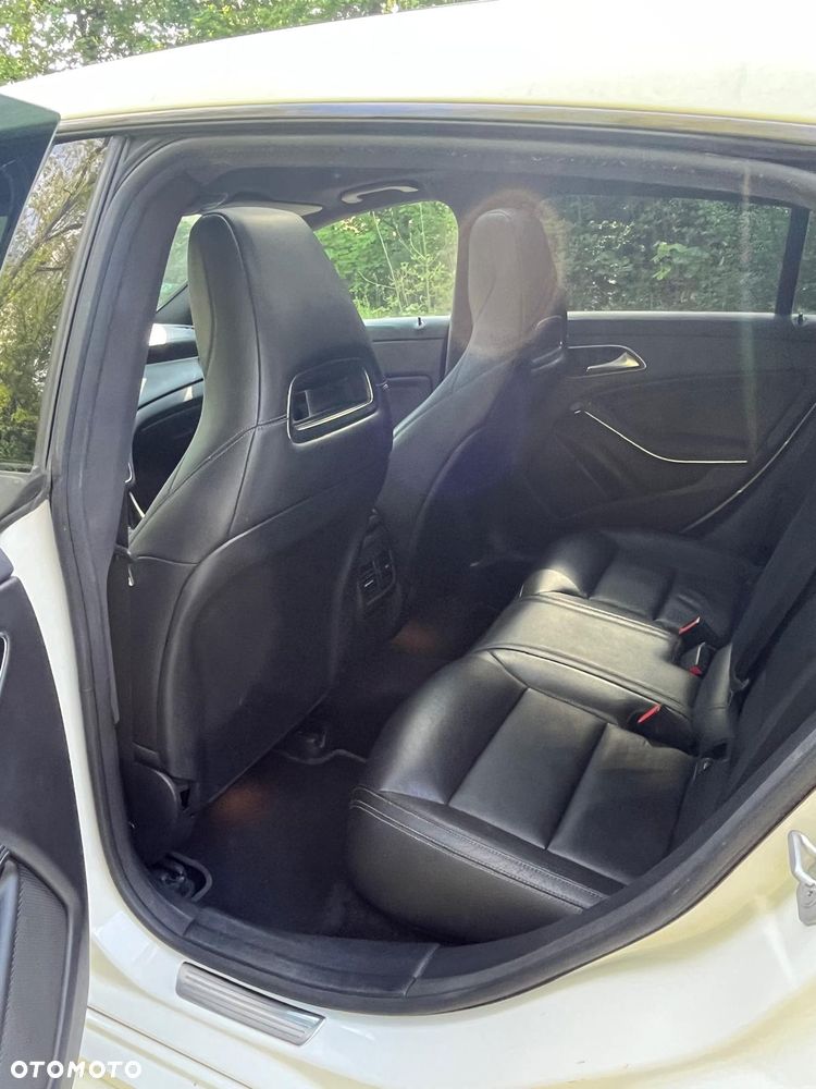 Mercedes-Benz CLA 200 d 7G-DCT AMG Line - 11