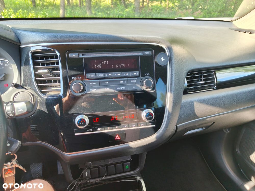 Mitsubishi Outlander 2.0 Invite + 2WD - 14