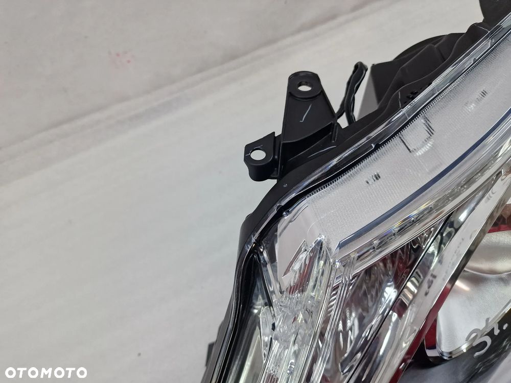 TOYOTA AVENSIS T27 LIFT 12- JAK NOWA LEWA LAMPA PRZEDNIA PRZÓD , ZWYKŁA SOCZEWKA , NR KOITO 05-26 / 10100-18825 , ORYGINALNA , BARDZO ŁADNA , NR AUKCJI LPP34 - 3
