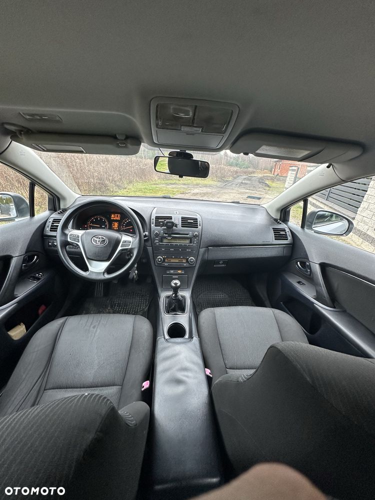 Toyota Avensis - 8