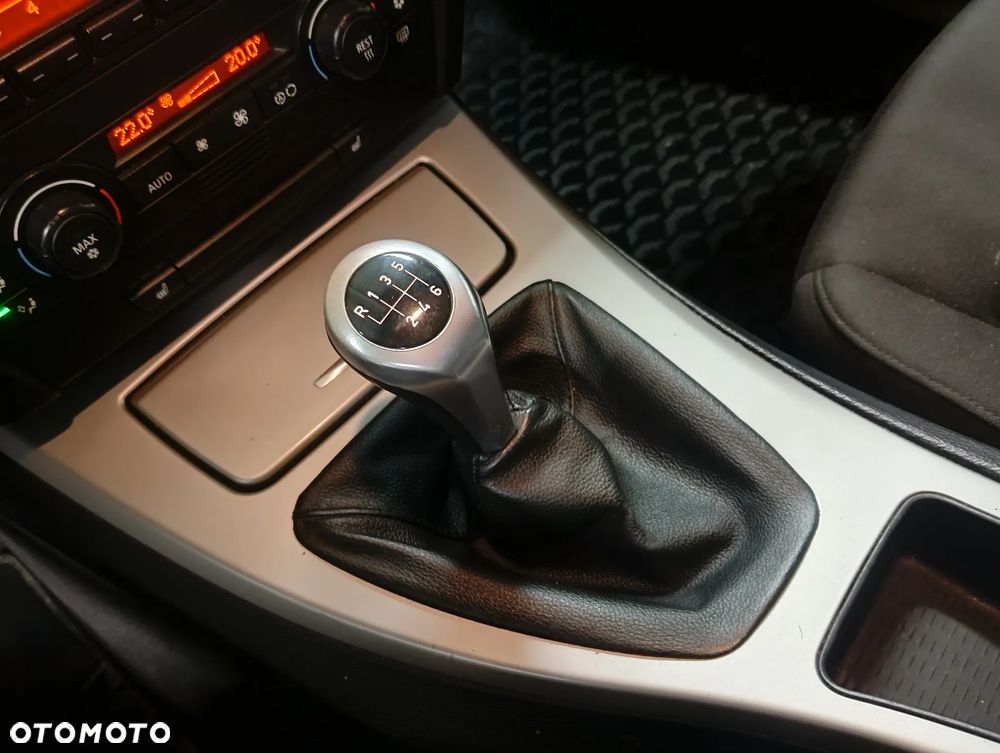 BMW Seria 3 318d DPF - 23