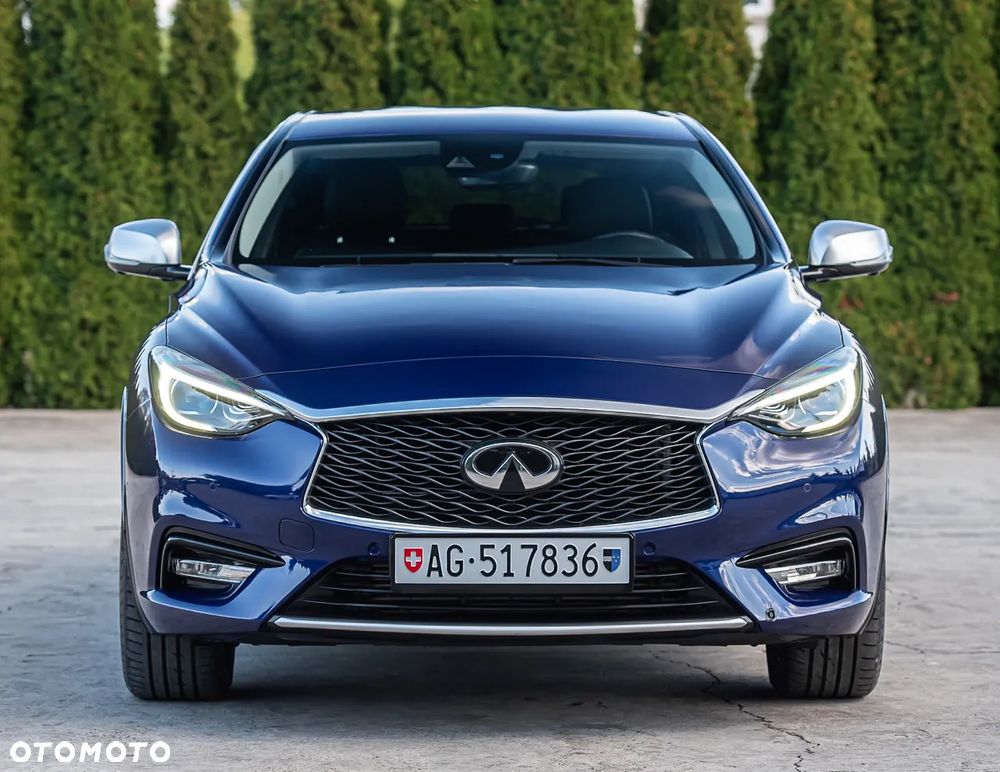 Infiniti Q30 - 4