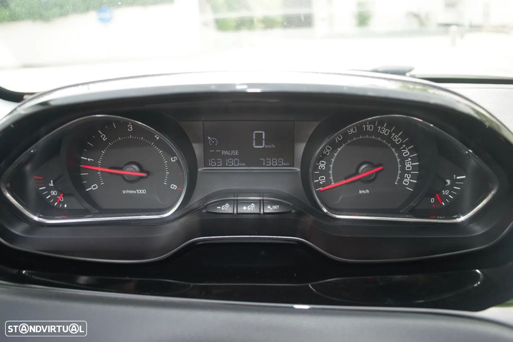 Peugeot 208 1.4 HDi Allure - 9
