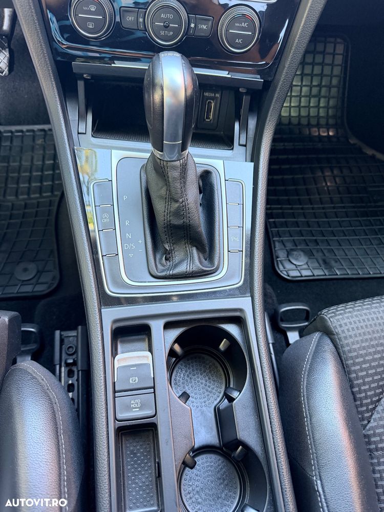 Volkswagen Golf - 19