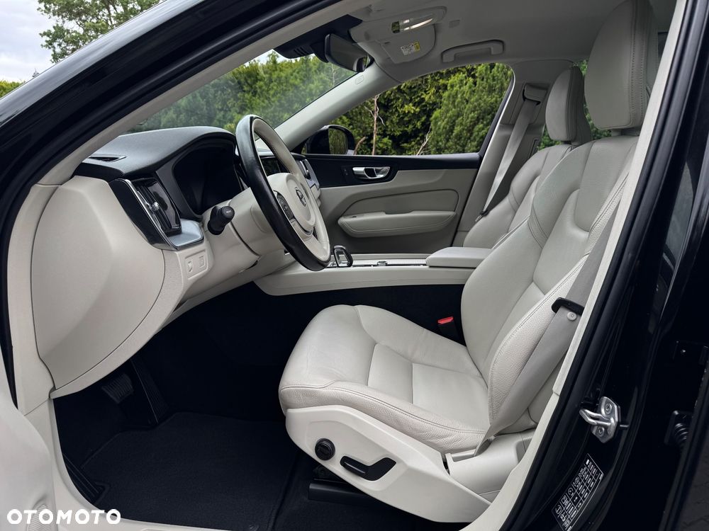 Volvo XC 60 B4 D AWD Geartronic Momentum Pro - 19