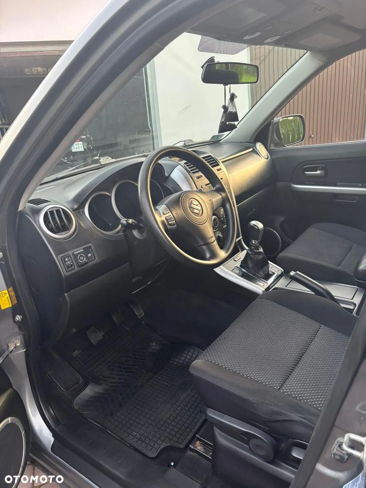 Suzuki Grand Vitara 2.0 - 6