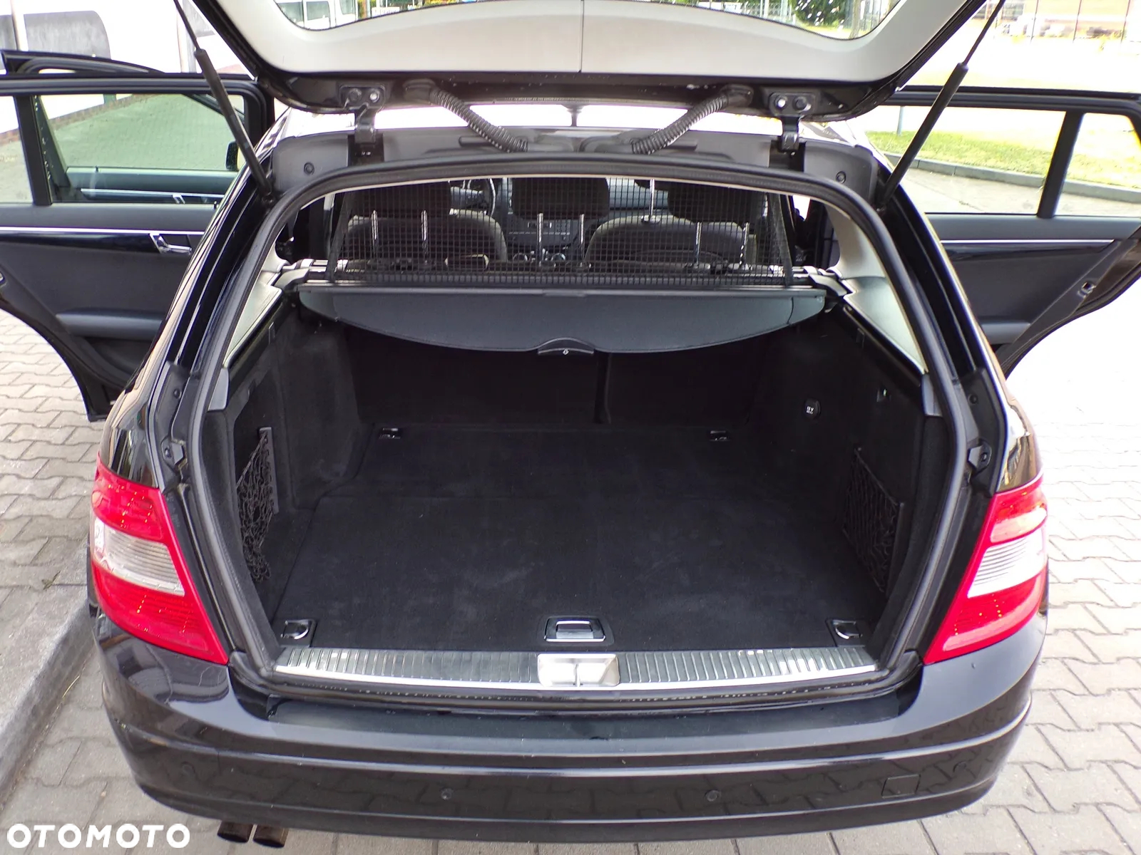 Mercedes-Benz Klasa C 180 T CGI Automatik BlueEFFICIENCY Elegance - 28