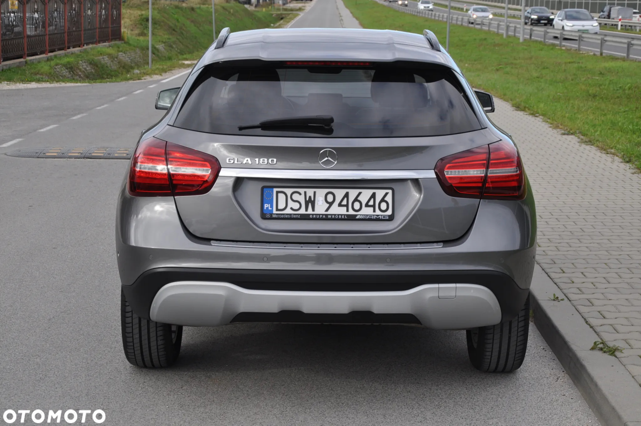 Mercedes-Benz GLA 180 7G-DCT - 15