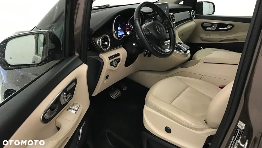 Mercedes-Benz Klasa V - 10