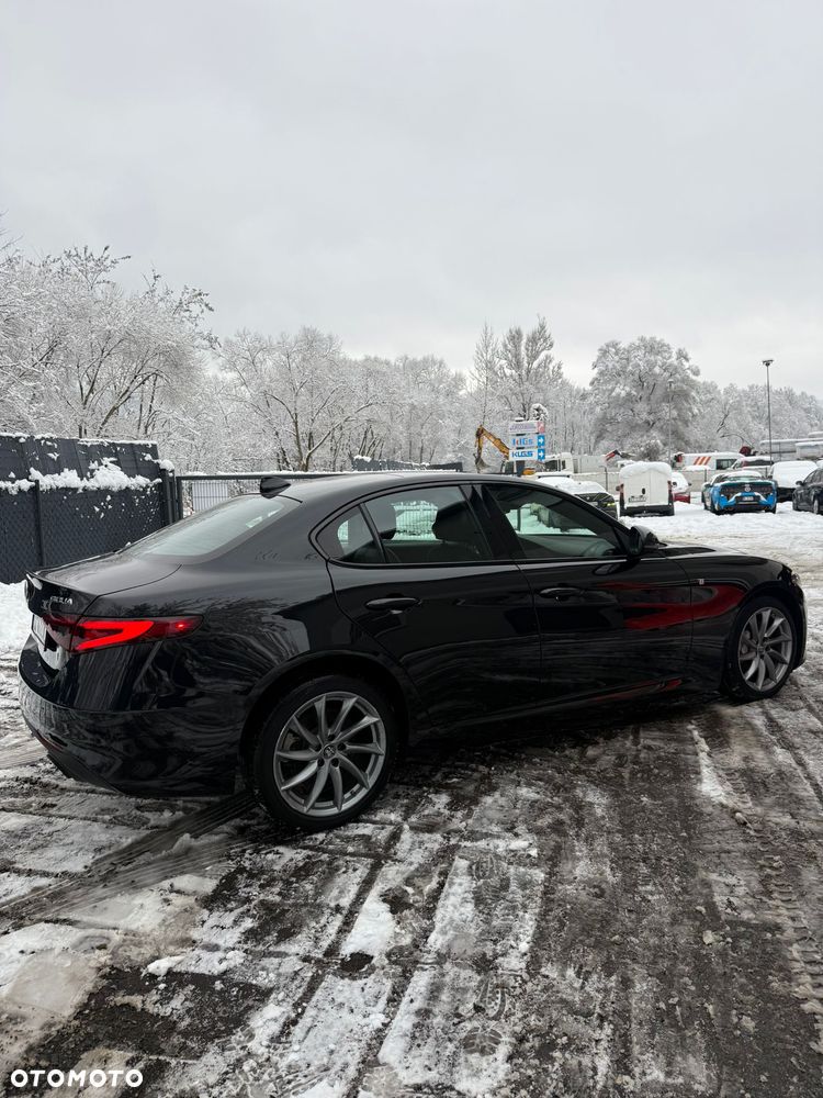 Alfa Romeo Giulia - 5