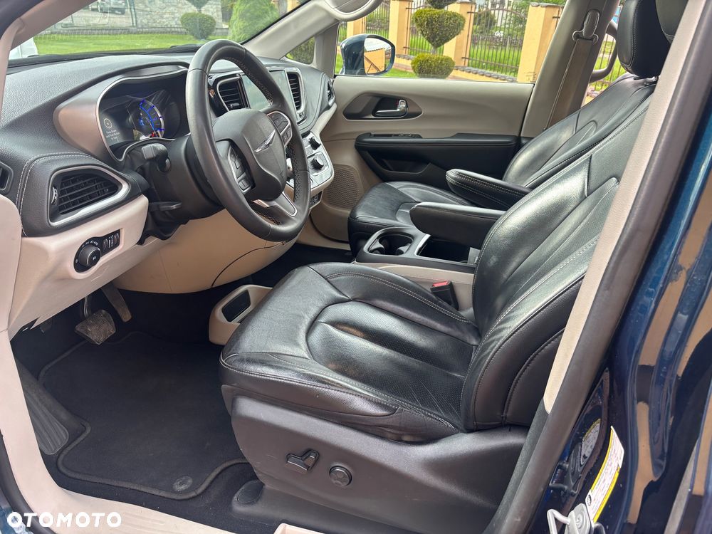 Chrysler Pacifica - 8