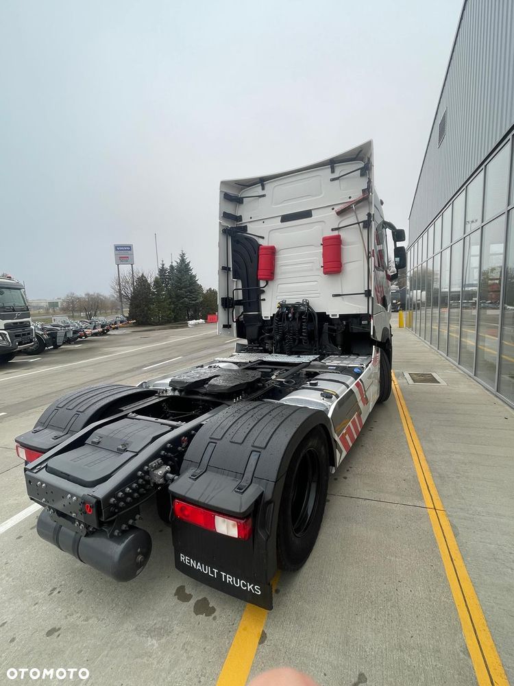 Renault T520 HIGH SLEEPER CAB - 8